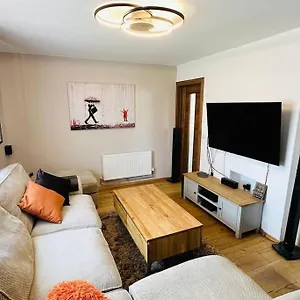 Stunning 3 Bed House Sleeps6 Holiday home